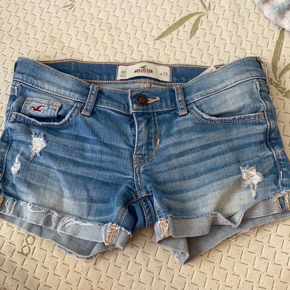 New Hollister jean shorts Never worn,fit too small